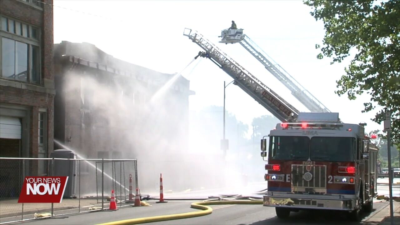 A fire breaks out at a downtown Lima building under reconstruction